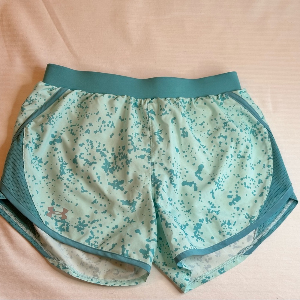 UNDER ARMOR GIRLS ATHLETIC SHORTS (sz XS)